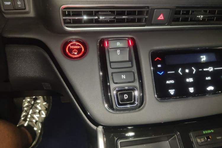 Used Honda Elysion 2022 2.0L eHEV Luxury Edition Gear Lever