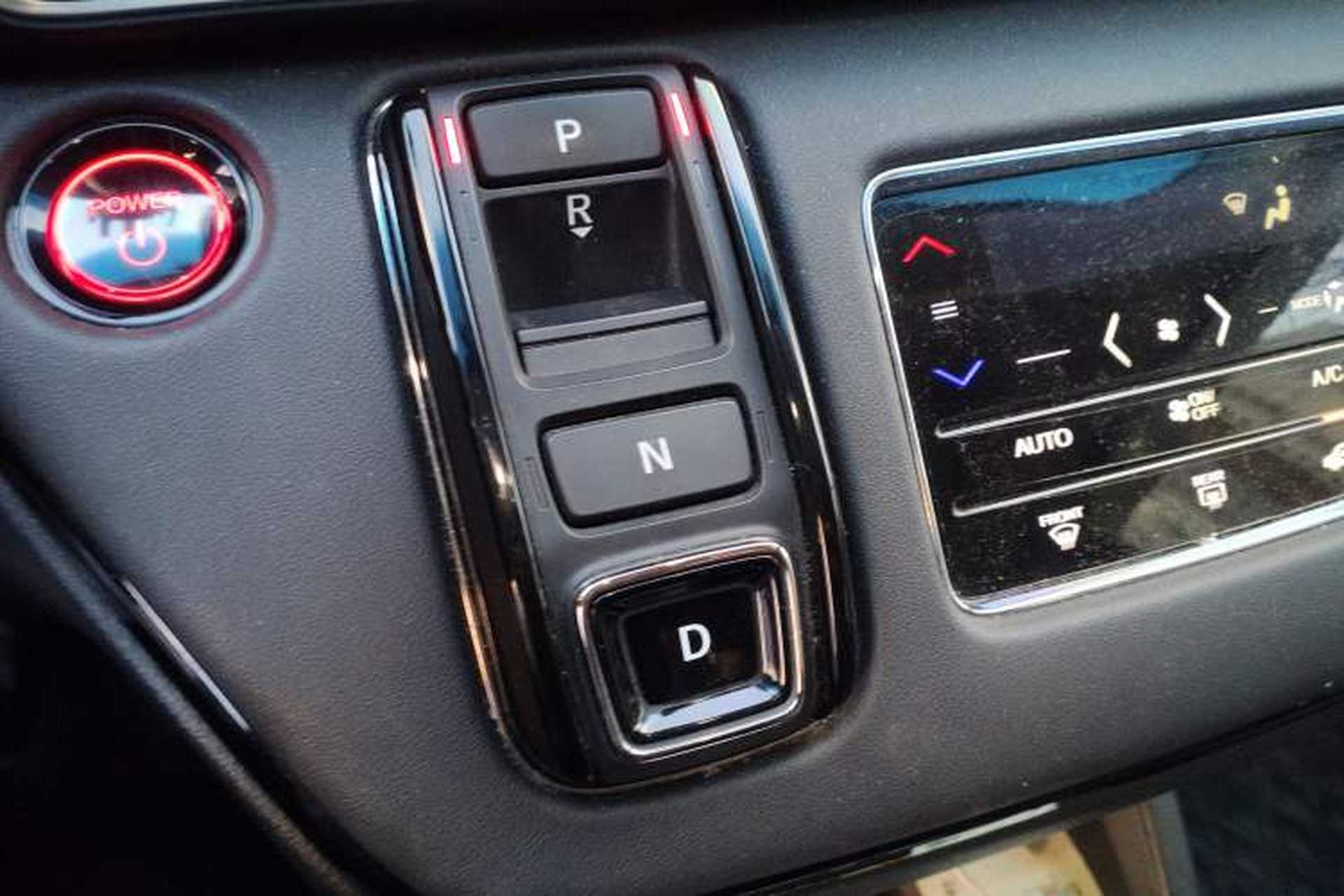 Used Honda Elysion 2022 2.0L eHEV Luxury Edition Gear Lever