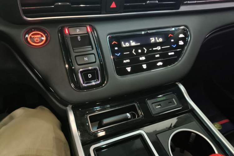 Used Honda Elysion 2022 2.0L eHEV Luxury Edition Gear Lever