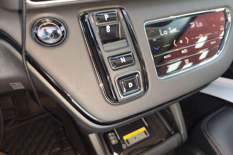 Used Honda Elysion 2022 2.0L eHEV Luxury First Edition Gear Lever