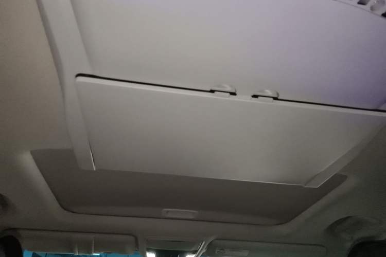 Used Honda Elysion 2022 2.0L eHEV Prestige Edition Headliner
