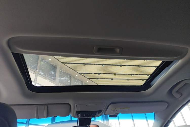 Used Honda Elysion 2022 2.0L eHEV Luxury Edition Headliner