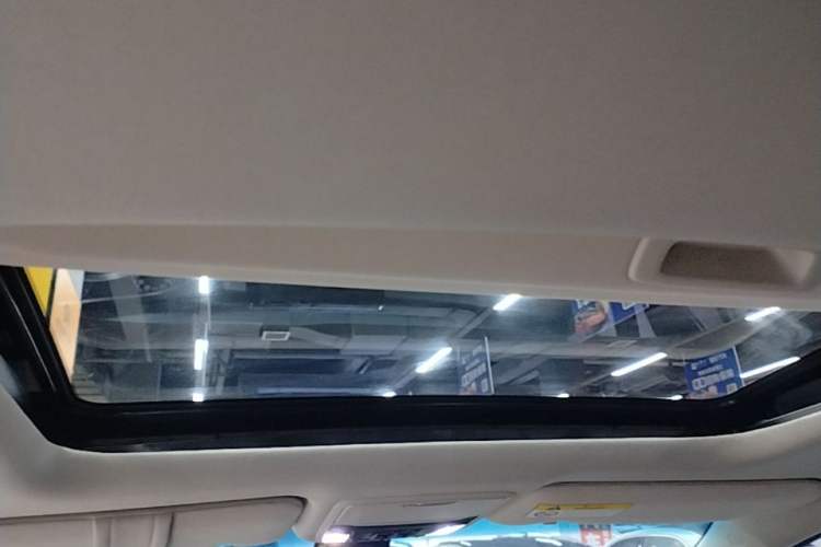 Used Honda Elysion 2022 2.0L eHEV Luxury Edition Headliner