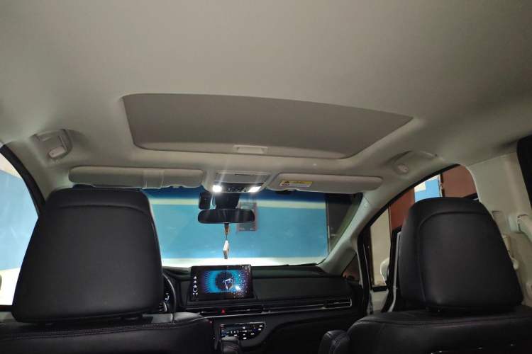 Used Honda Elysion 2022 2.0L eHEV Luxury First Edition Headliner