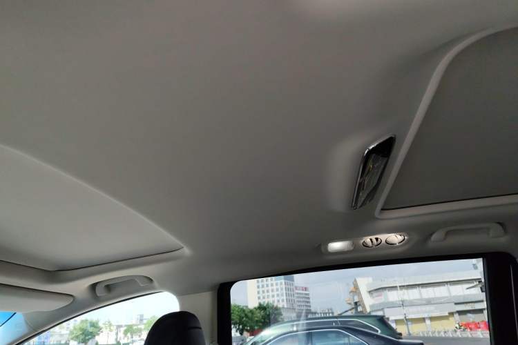 Used Honda Elysion 2022 2.0L eHEV Luxury First Edition Headliner