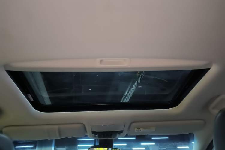 Used Honda Elysion 2022 2.0L eHEV Luxury Edition Headliner