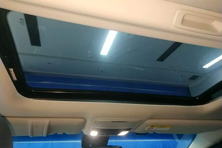Used Honda Elysion 2022 2.0L eHEV Luxury Edition Headliner