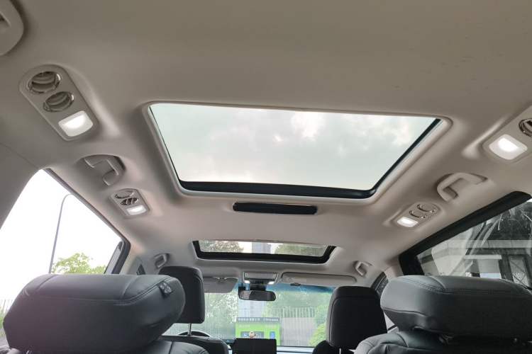 Used Honda Elysion 2022 2.0L eHEV Luxury Edition Headliner