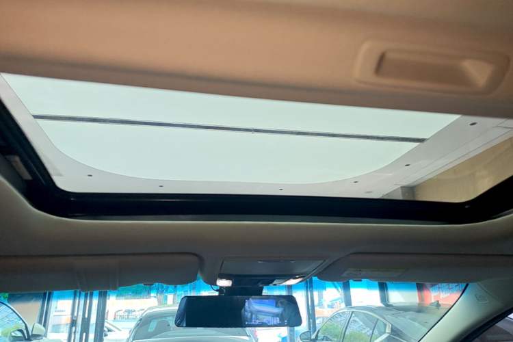 Used Honda Elysion 2022 2.0L eHEV Prestige Edition Headliner