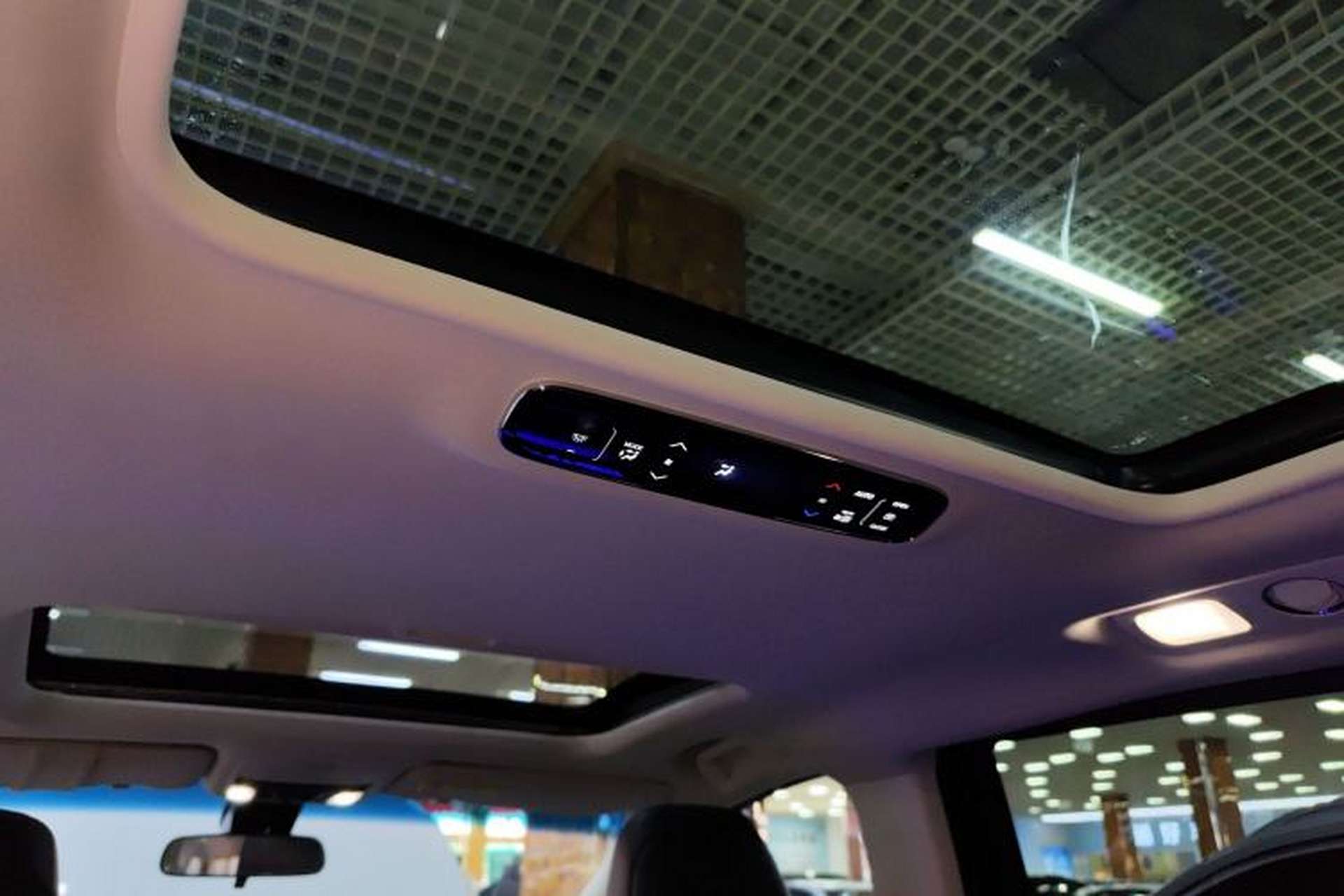 Used Honda Elysion 2022 2.0L eHEV Luxury First Edition Headliner
