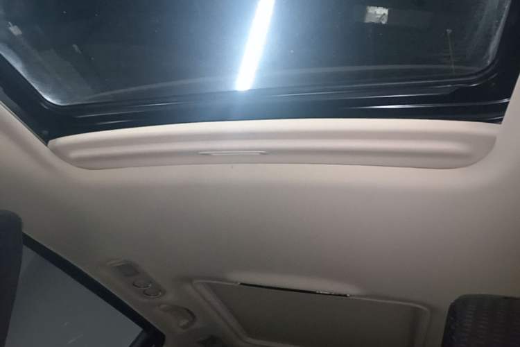 Used Honda Elysion 2022 2.0L eHEV Comfort Version Headliner