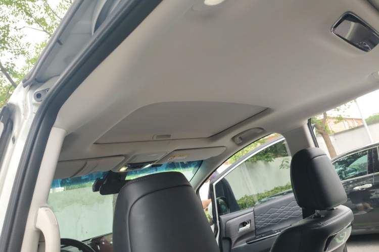 Used Honda Elysion 2022 2.0L eHEV Luxury First Edition Headliner
