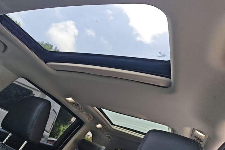 Used Honda Elysion 2022 2.0L eHEV Prestige Edition Headliner