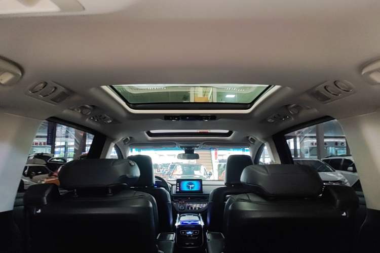 Used Honda Elysion 2022 2.0L eHEV Luxury Edition Headliner
