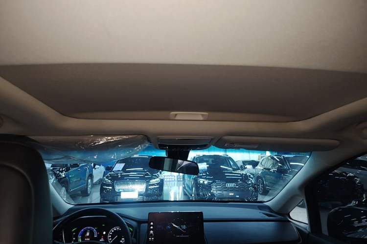 Used Honda Elysion 2022 2.0L eHEV Luxury First Edition Headliner