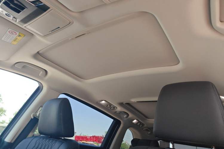 Used Honda Elysion 2022 2.0L eHEV Luxury First Edition Headliner
