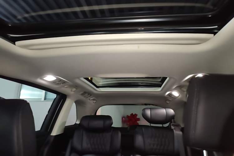 Used Honda Elysion 2022 2.0L eHEV Luxury Edition Headliner