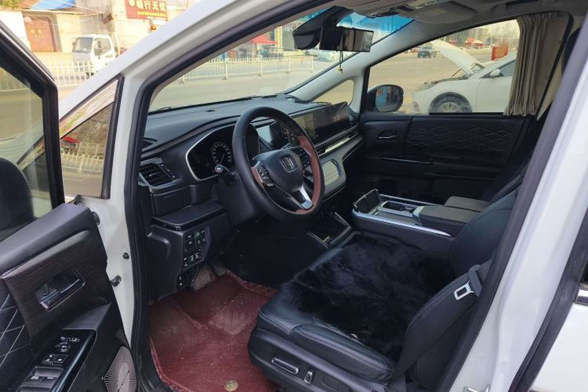 Used Honda Elysion 2022 2.0L eHEV Luxury First Edition Interior 1
