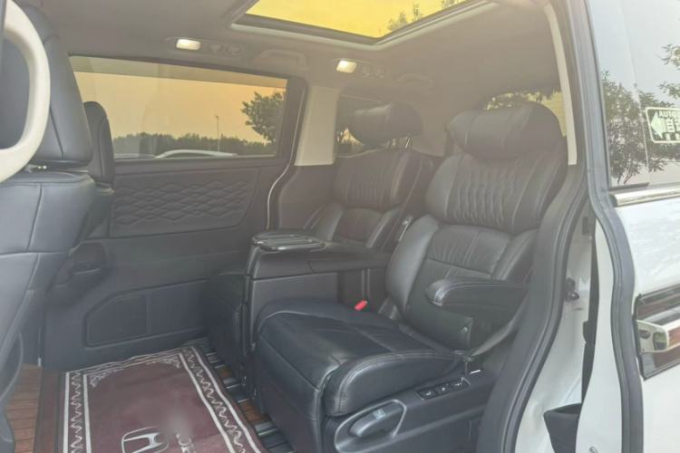 Used Honda Elysion 2022 2.0L eHEV Luxury First Edition Interior 1