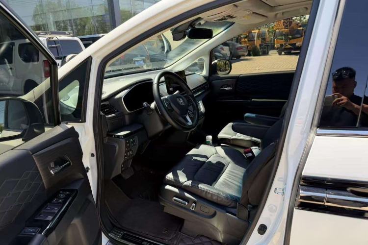 Used Honda Elysion 2022 2.0L eHEV Luxury First Edition Interior 1