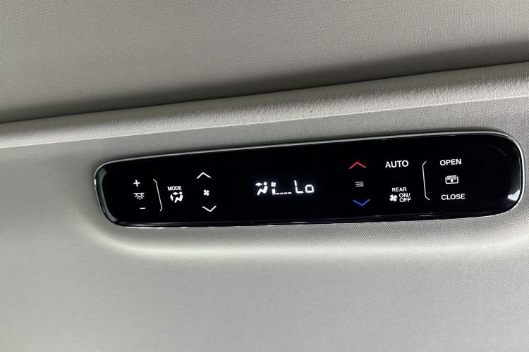 Used Honda Elysion 2022 2.0L eHEV Luxury First Edition Interior 1