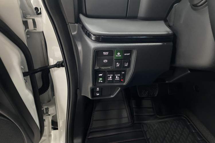 Used Honda Elysion 2022 2.0L eHEV Luxury Edition Interior 11