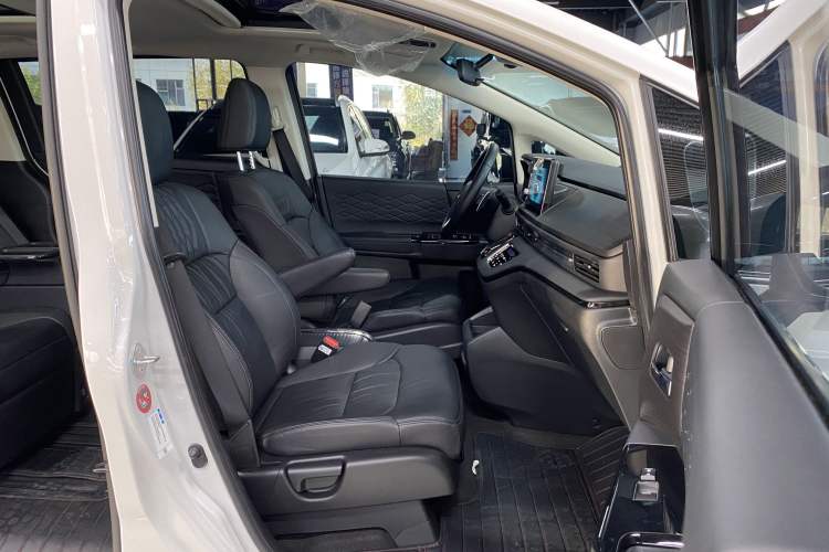 Used Honda Elysion 2022 2.0L eHEV Luxury Edition Interior 12