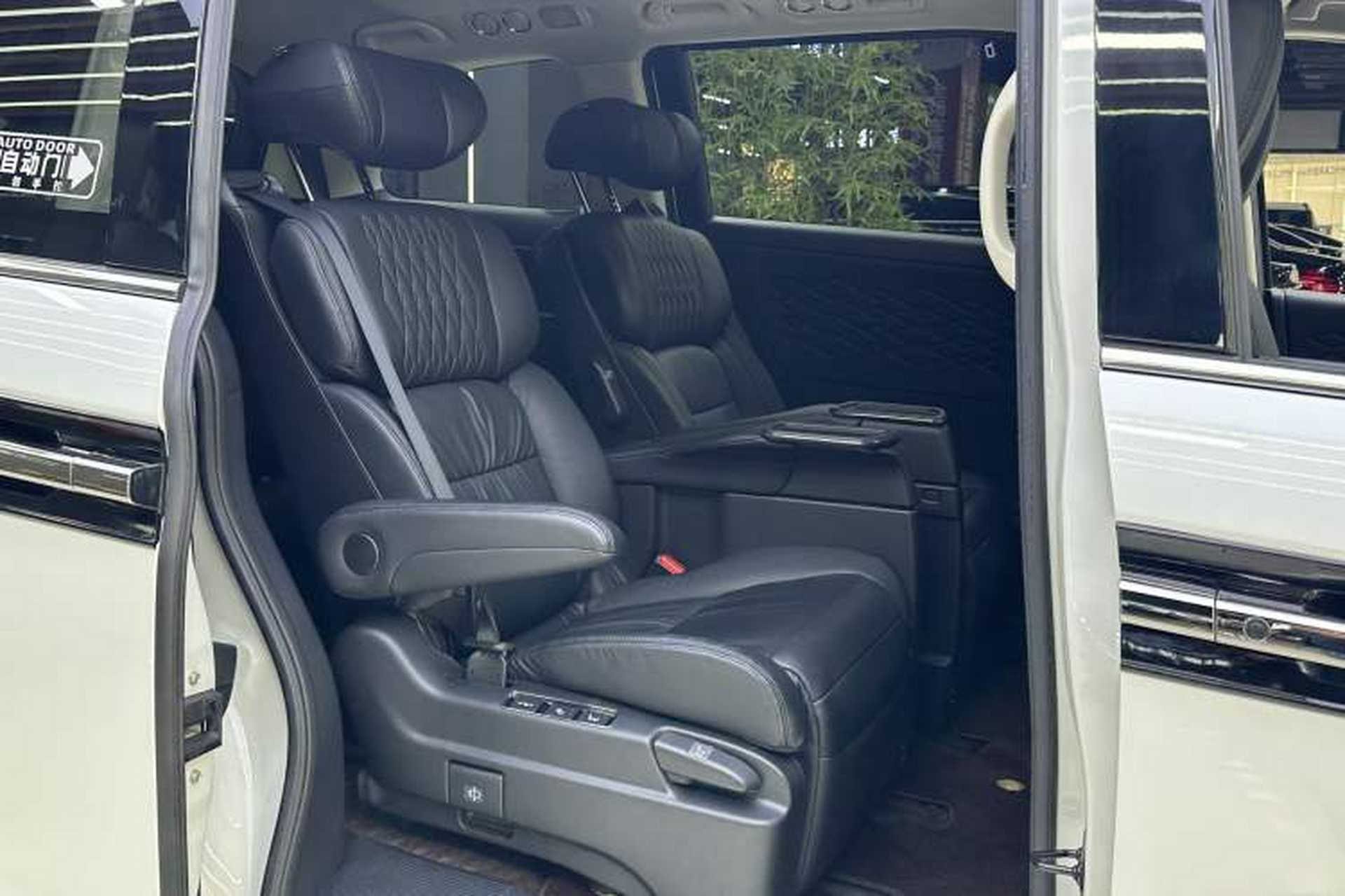 Used Honda Elysion 2022 2.0L eHEV Luxury First Edition Interior 15