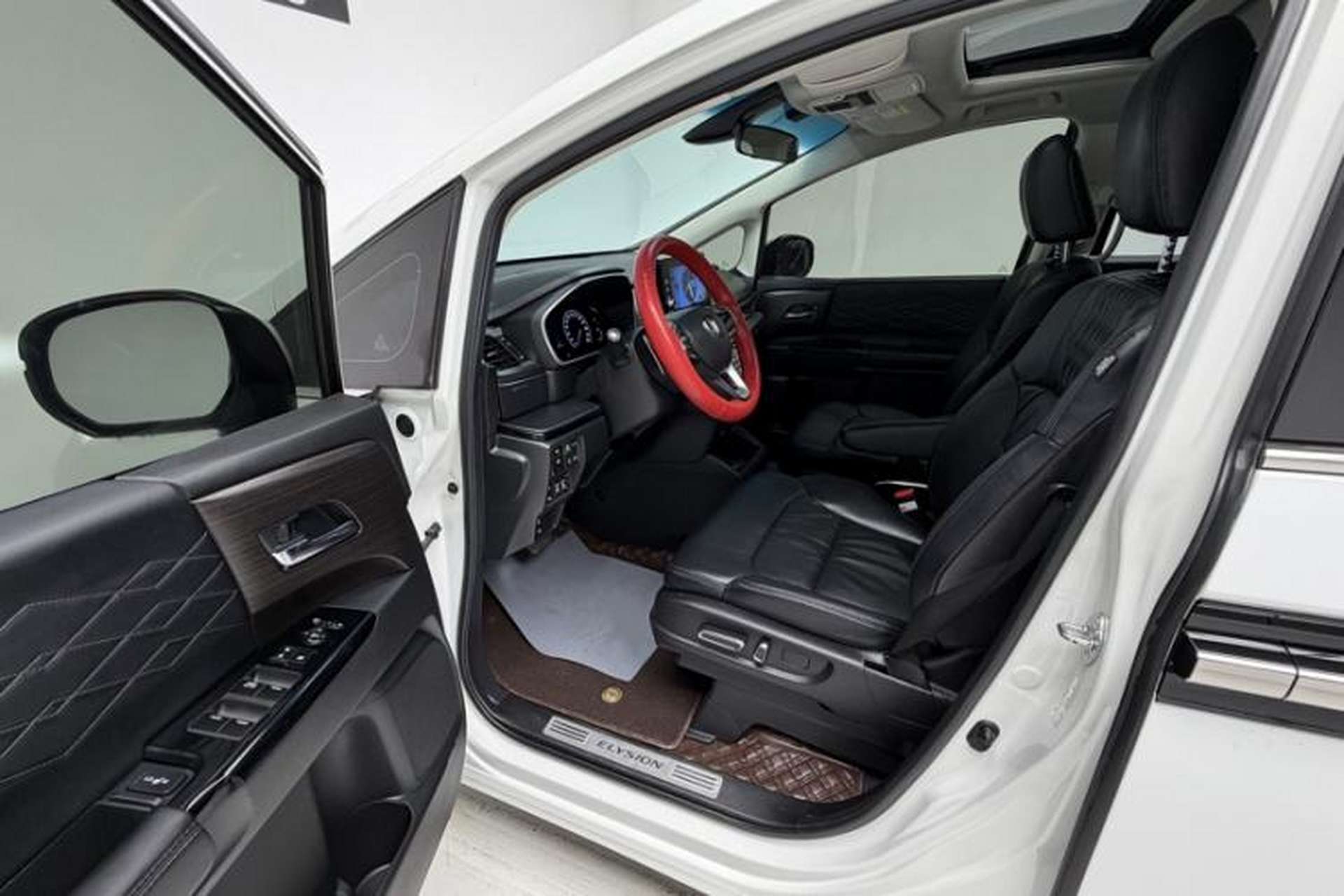 Used Honda Elysion 2022 2.0L eHEV Luxury Edition Interior 2