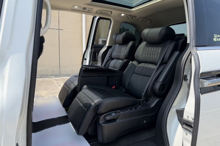Used Honda Elysion 2022 2.0L eHEV Luxury Edition Interior 2