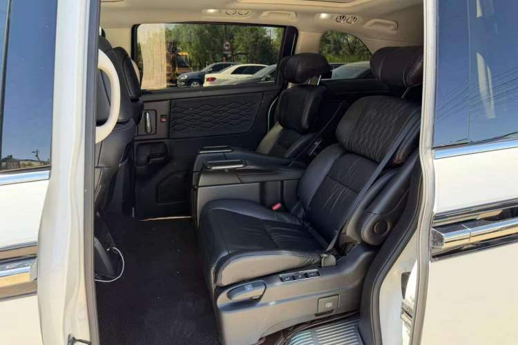 Used Honda Elysion 2022 2.0L eHEV Luxury First Edition Interior 2