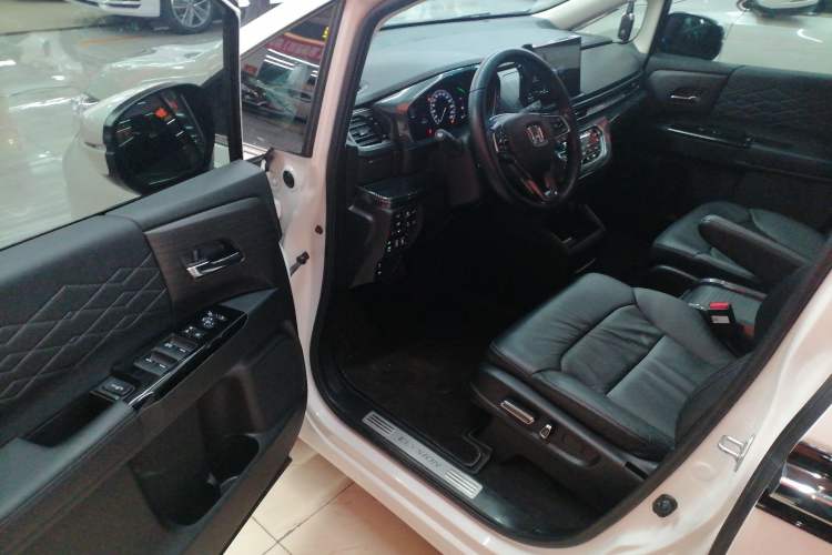 Used Honda Elysion 2022 2.0L eHEV Luxury Edition Interior 3