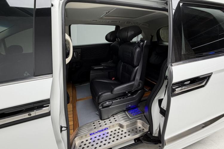 Used Honda Elysion 2022 2.0L eHEV Luxury Edition Interior 3