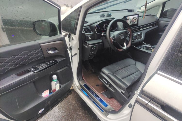 Used Honda Elysion 2022 2.0L eHEV Luxury Edition Interior 3