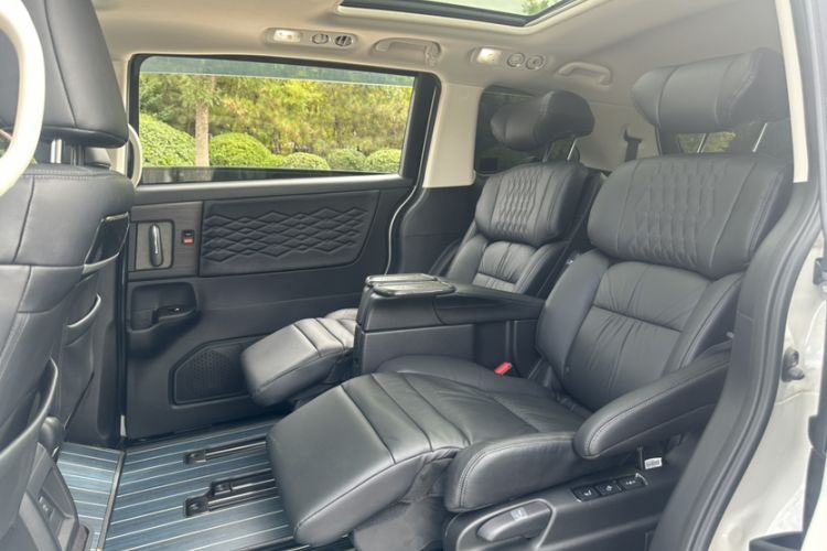 Used Honda Elysion 2022 2.0L eHEV Luxury Edition Interior 3