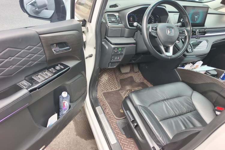 Used Honda Elysion 2022 2.0L eHEV Luxury First Edition Interior 3