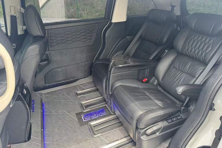Used Honda Elysion 2022 2.0L eHEV Luxury Edition Interior 3