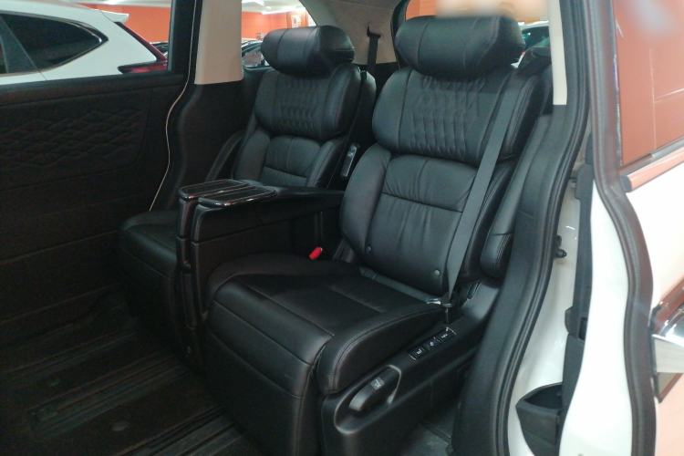 Used Honda Elysion 2022 2.0L eHEV Luxury Edition Interior 4