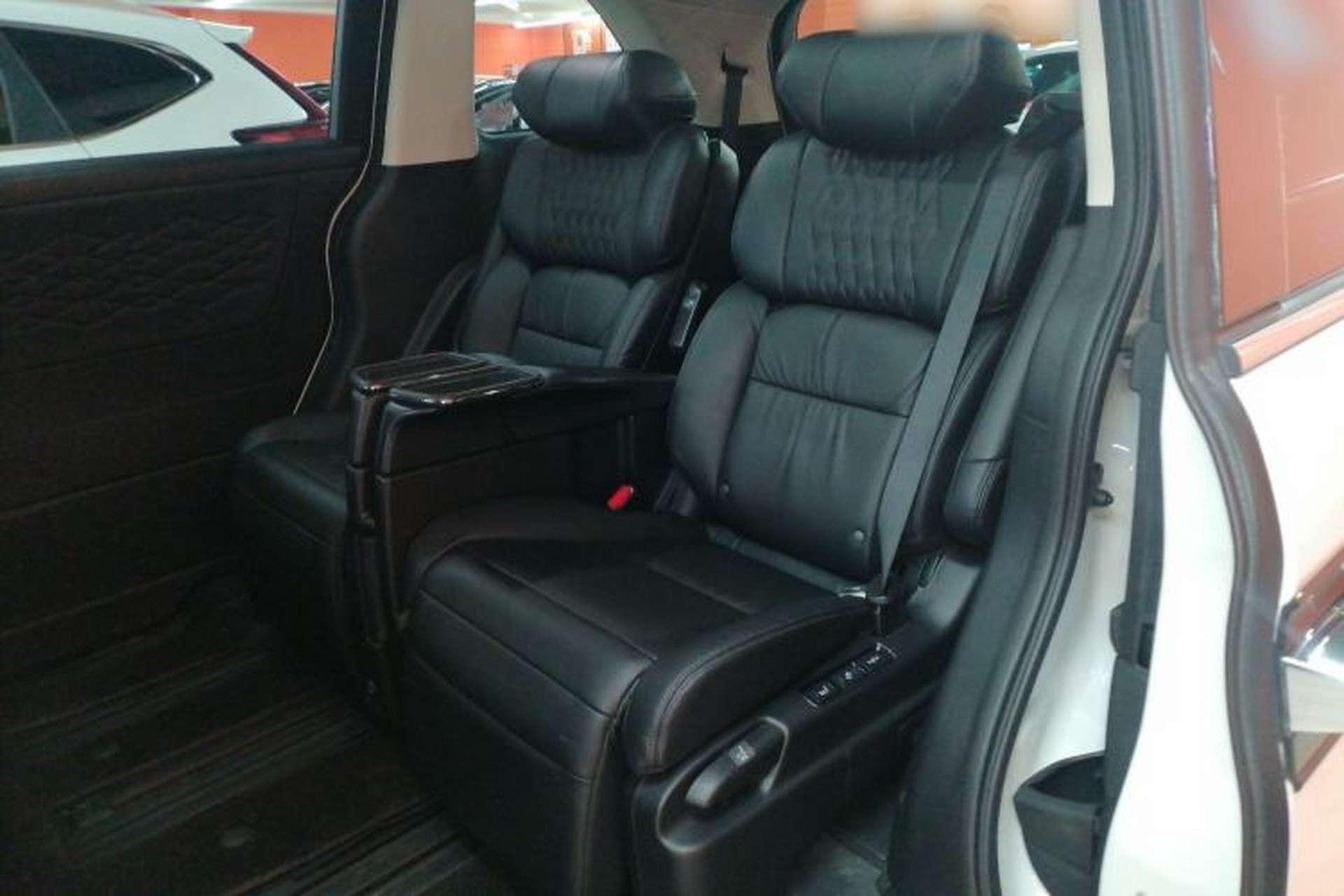 Used Honda Elysion 2022 2.0L eHEV Luxury Edition Interior 4