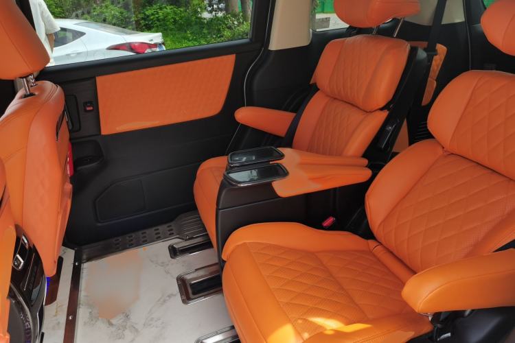 Used Honda Elysion 2022 2.0L eHEV Luxury First Edition Interior 4