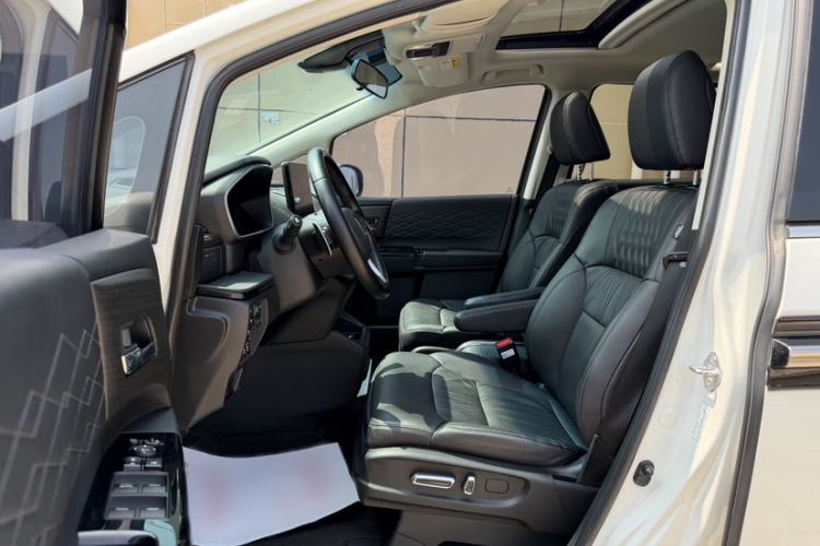 Used Honda Elysion 2022 2.0L eHEV Luxury Edition Interior 4