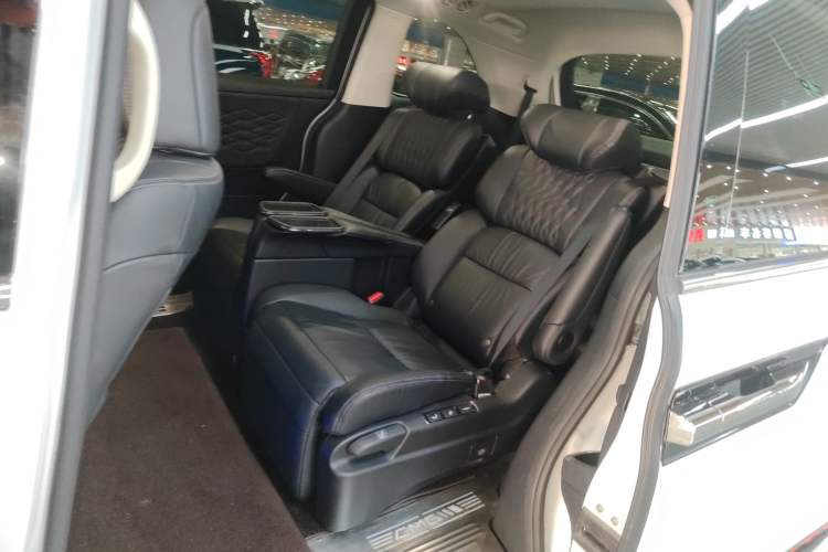 Used Honda Elysion 2022 2.0L eHEV Luxury Edition Interior 4