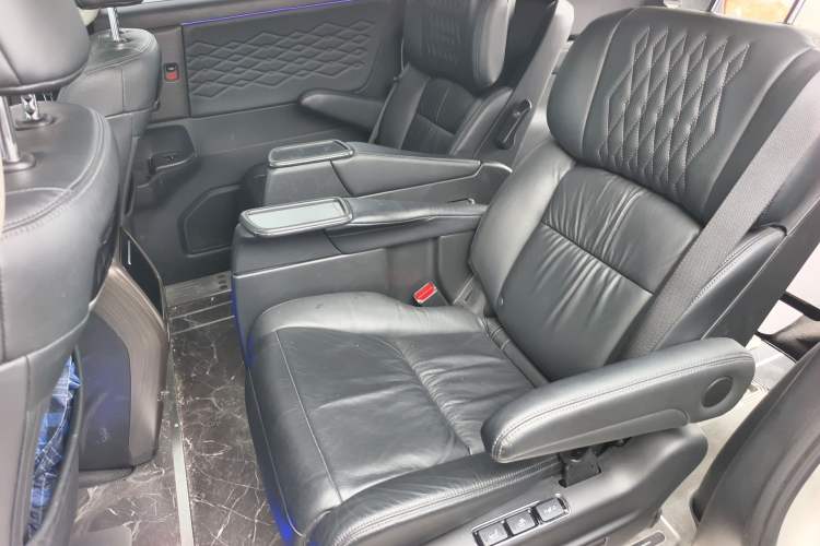 Used Honda Elysion 2022 2.0L eHEV Luxury First Edition Interior 4