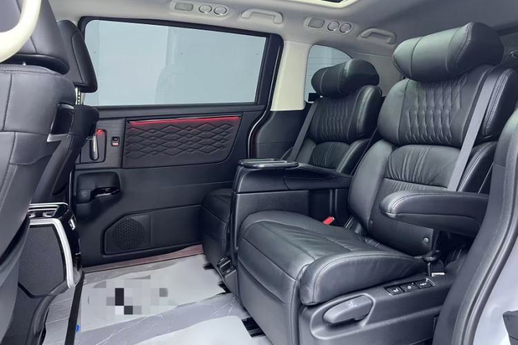 Used Honda Elysion 2022 2.0L eHEV Luxury Edition Interior 4