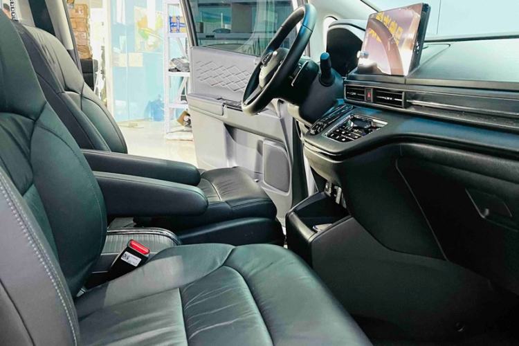 Used Honda Elysion 2022 2.0L eHEV Luxury First Edition Interior 4