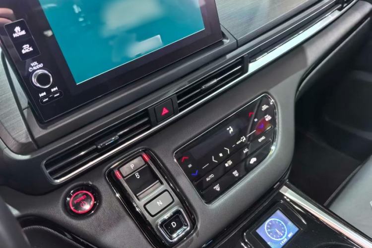 Used Honda Elysion 2022 2.0L eHEV Luxury Edition Interior 4