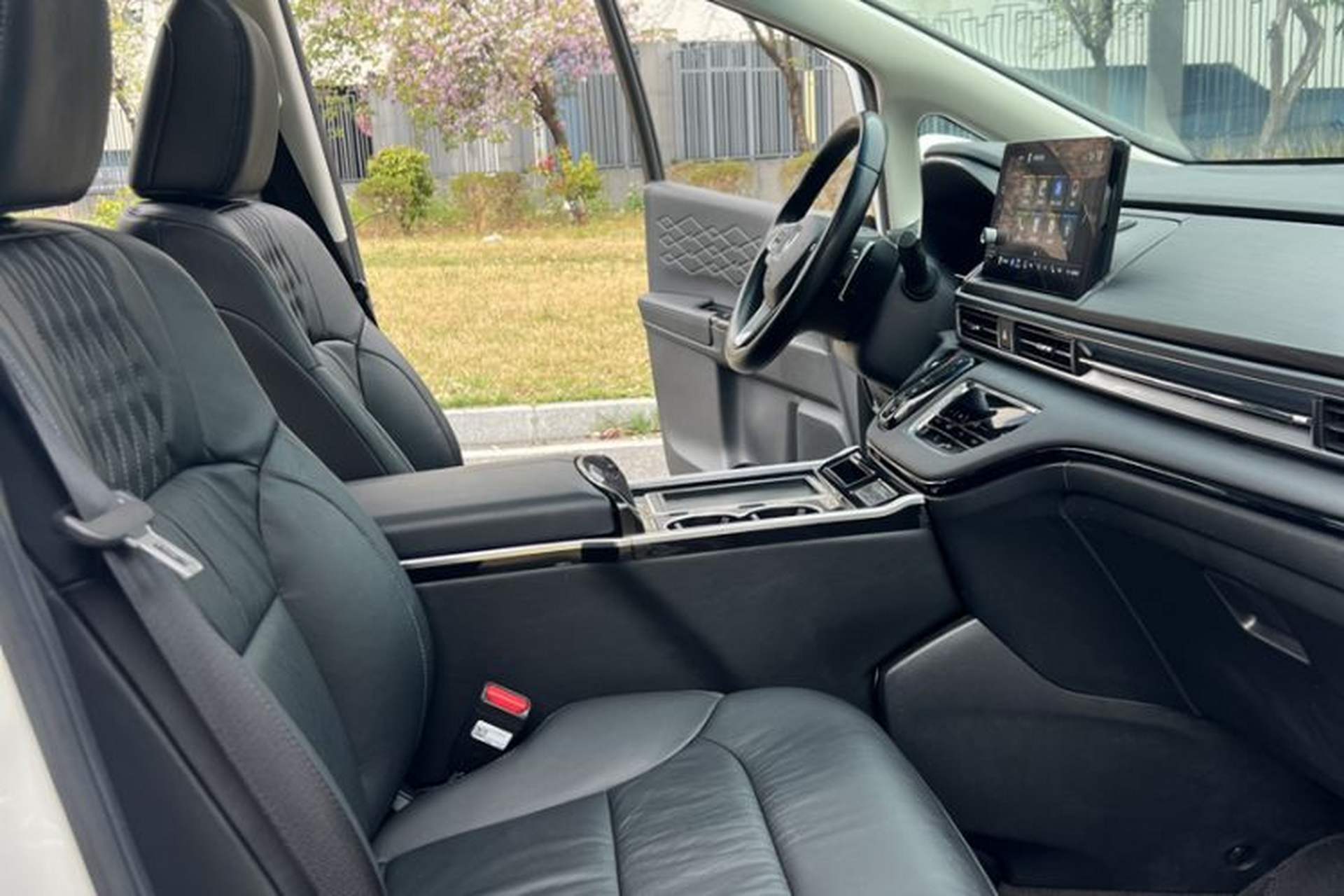 Used Honda Elysion 2022 2.0L eHEV Luxury First Edition Interior 5