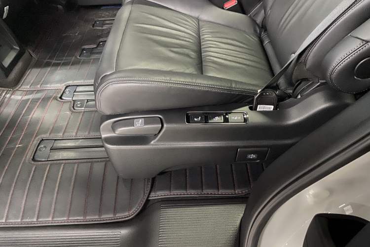 Used Honda Elysion 2022 2.0L eHEV Luxury Edition Interior 7