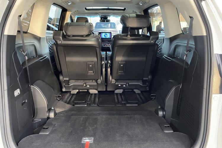 Used Honda Elysion 2022 2.0L eHEV Luxury Edition Interior 9