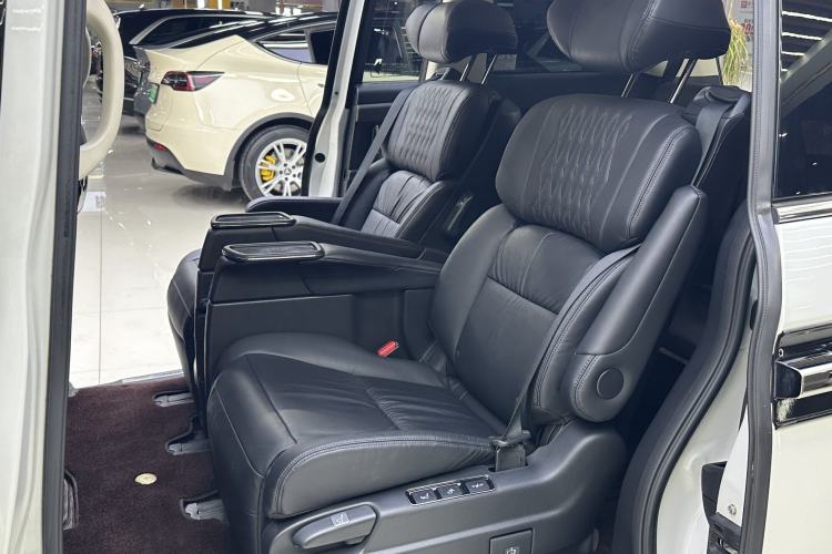 Used Honda Elysion 2022 2.0L eHEV Luxury First Edition Interior 9